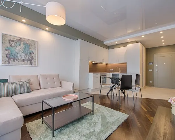 555 Sunset Blvd
